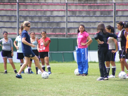 Capacitación en fútbol femenino