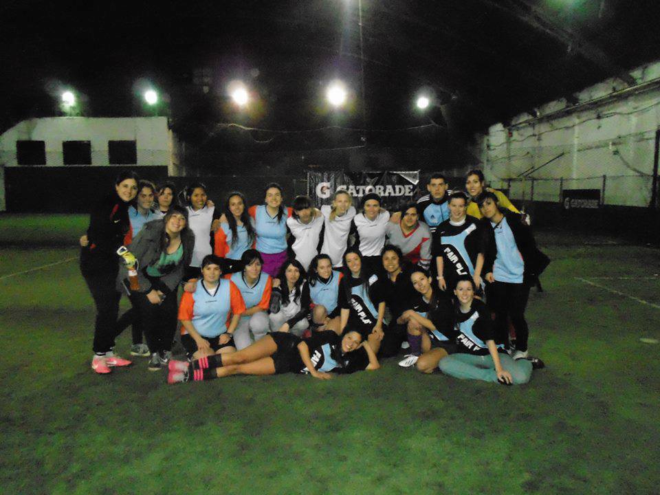 Fútbol femenino entre diagonales