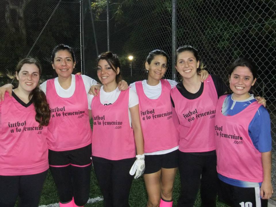 Fútbol a lo Femenino «Una escuela de fútbol para mujeres coquetas»